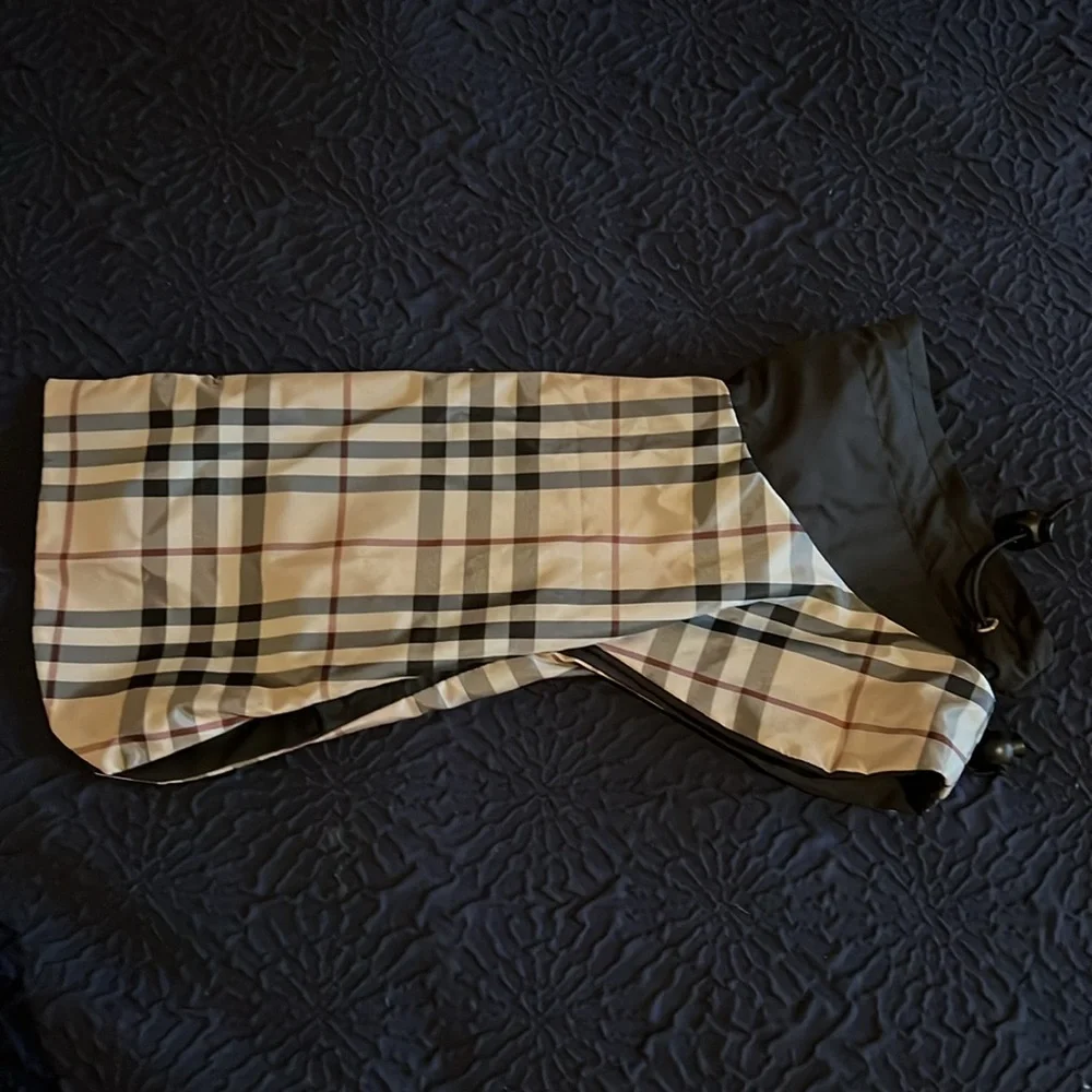 NWOT Authentic Burberry ring dog coat
